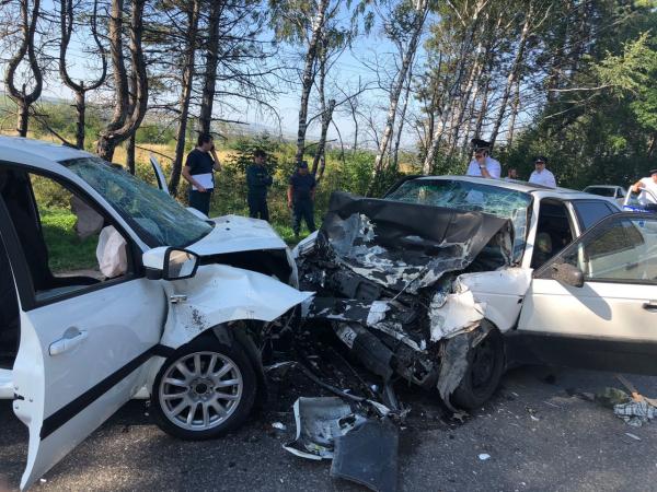 Шесть человек получили травмы в аварии с двумя иномарками в Ессентуках